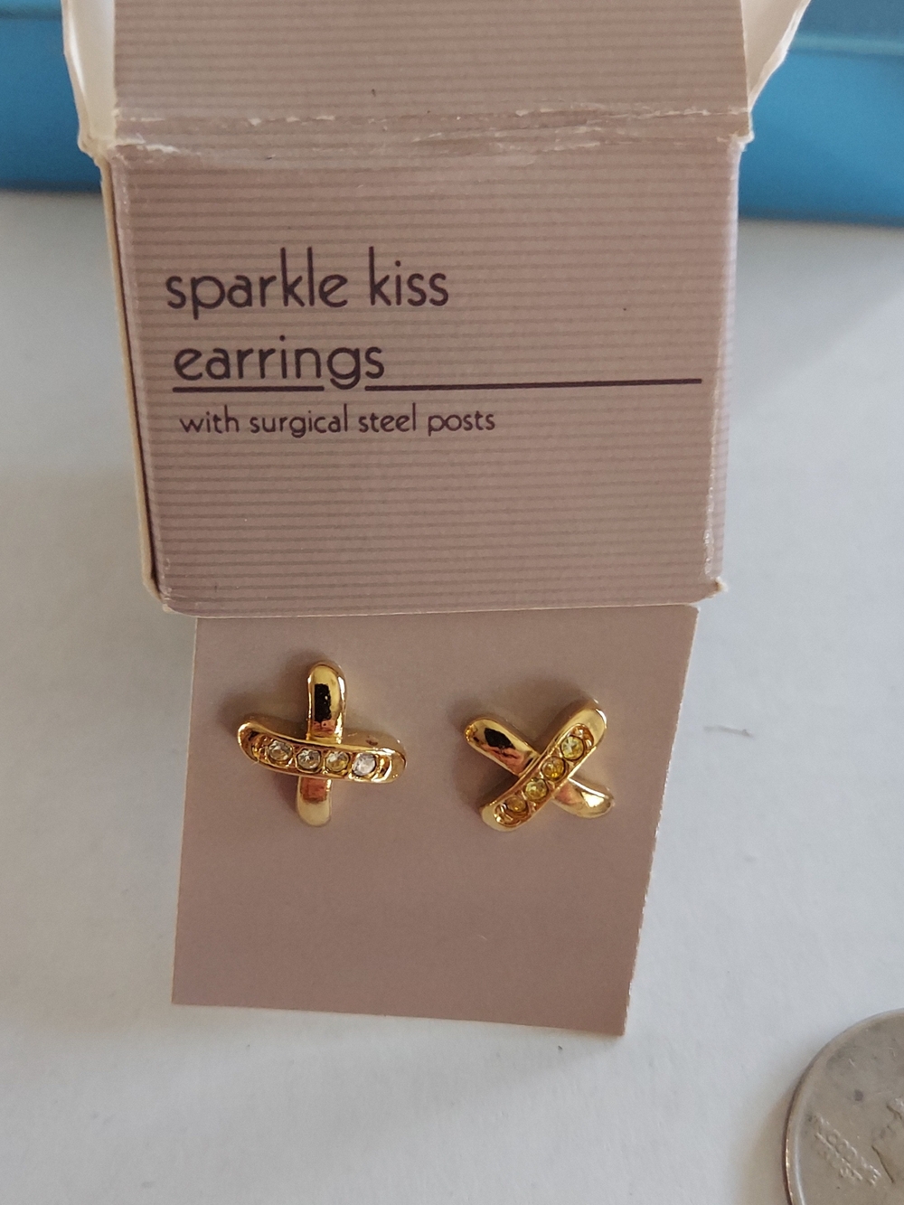 Vintage AvobSparkle Kiss Gold Cross Stud Earrings